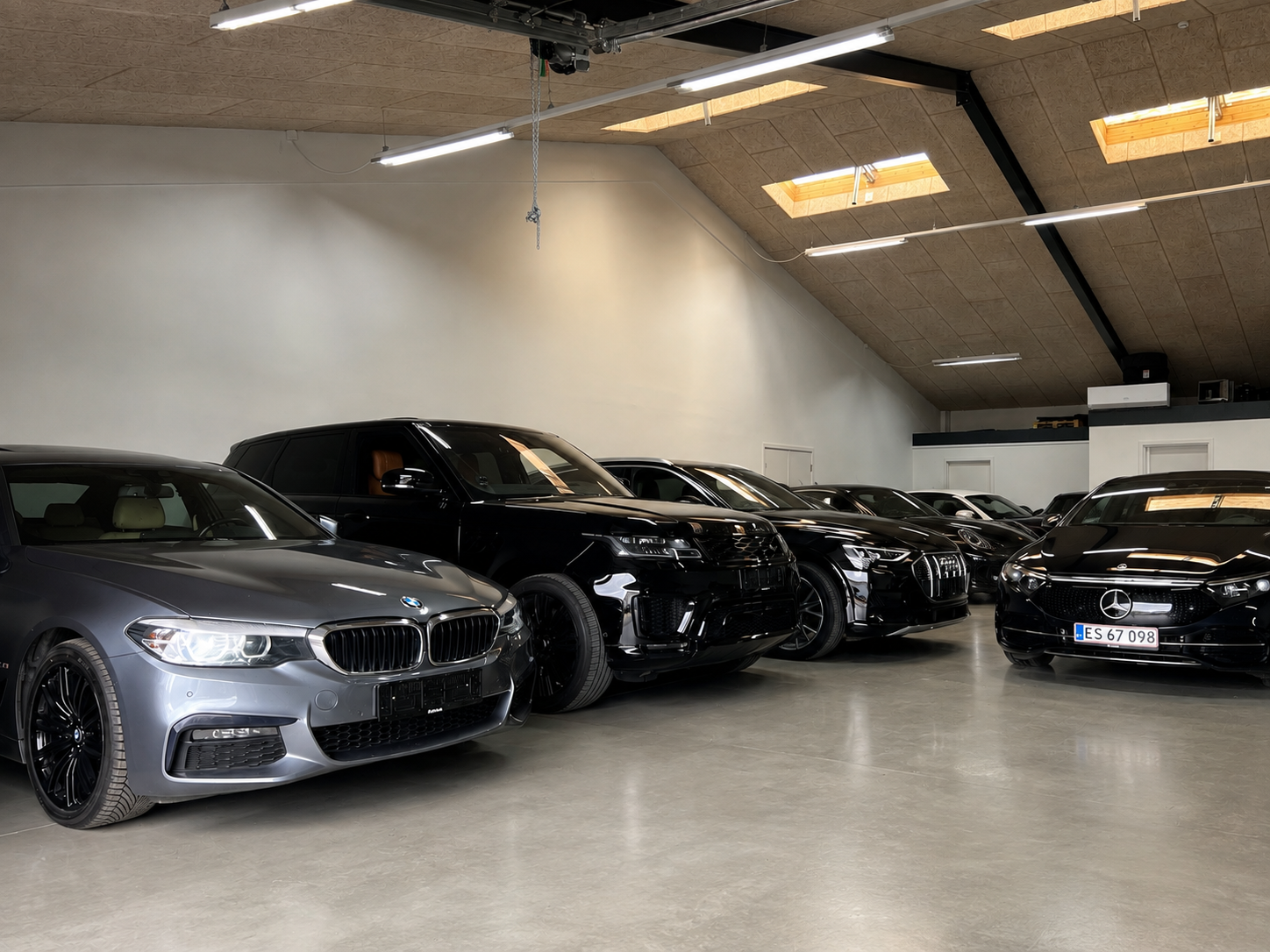Biler i ByBilers showroom i Hedensted